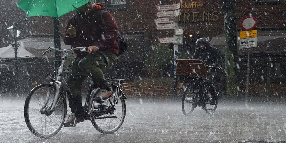 Can Electric Bikes Handle the Rain?